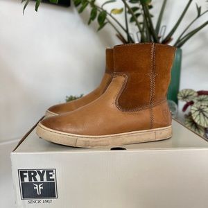 Frye Gemma short shearling lined boots. Real leather and very cozy. Size 6.5